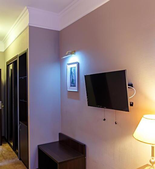 اتاق سوپریور, Red Village