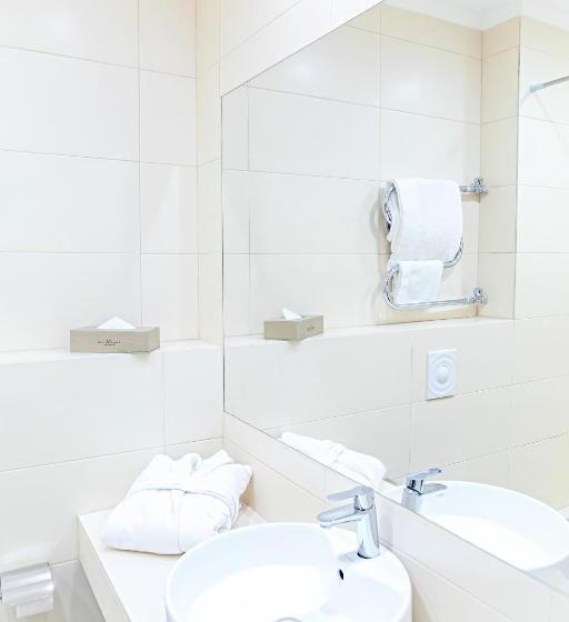 اتاق سوپریور با تخت بزرگ, Red Village