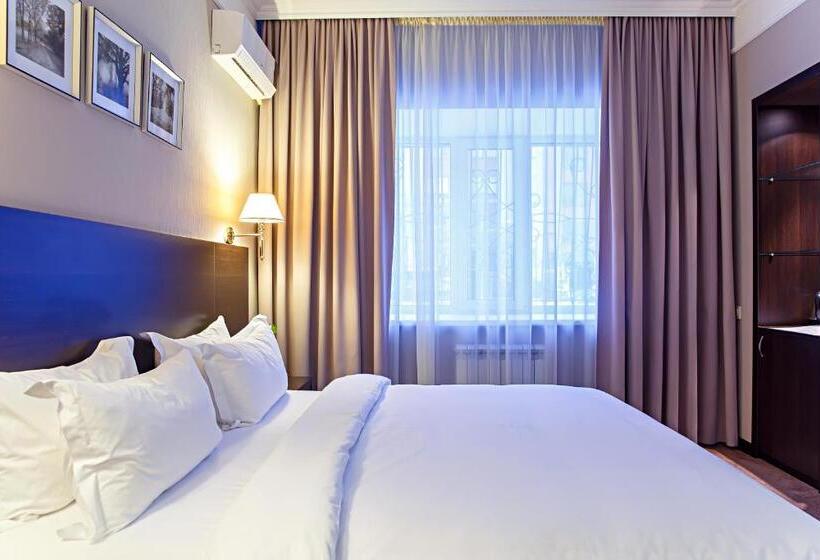 سوییت جونیور, Red Village