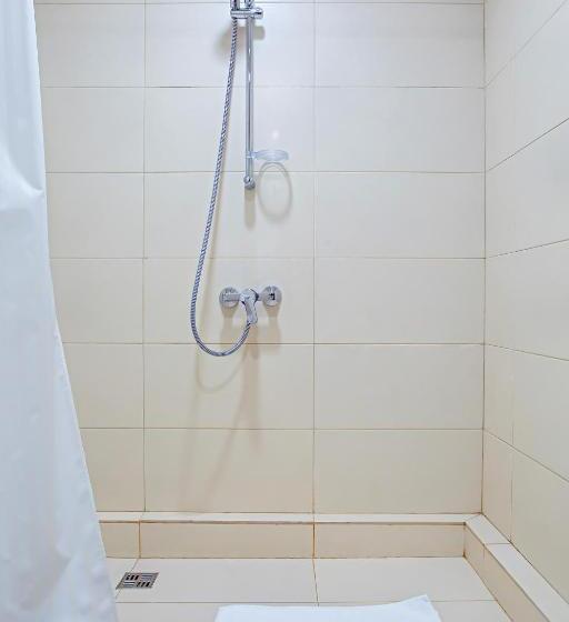 سوئیت با تخت بزرگ, Red Village