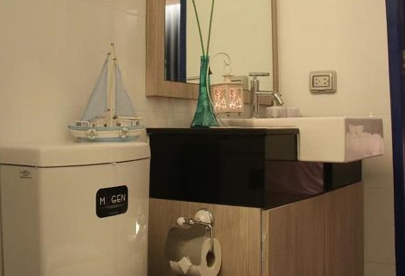 غرفة عائلية, The Blue Pearl Kata