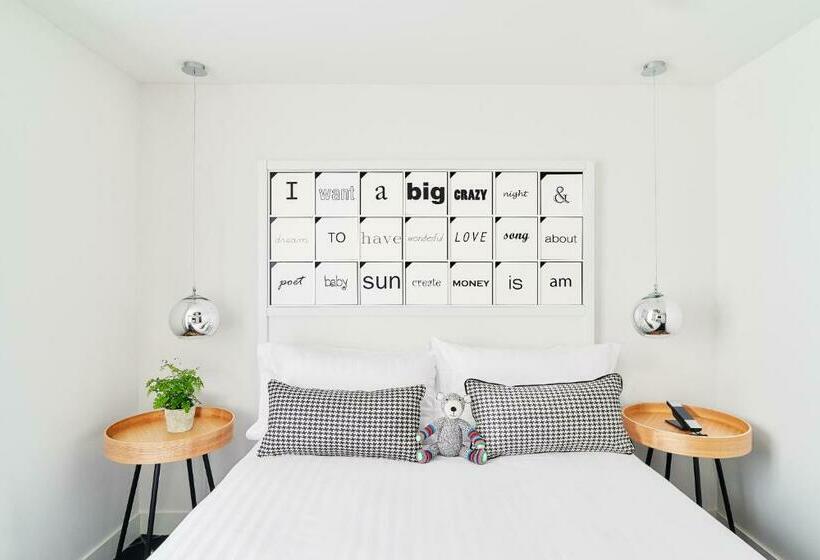 スタンダードルーム, Joke Astotel