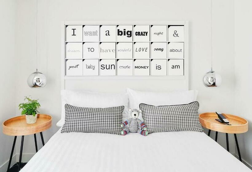 1ベッドルームアパートメントをつなぐ, Joke Astotel