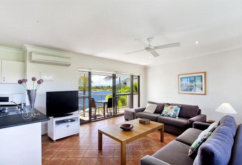 2 Bedrooms Apartment River View, Noosa Shores Resort