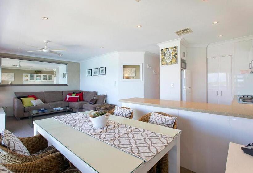 2 Bedrooms Apartment River View, Noosa Shores Resort