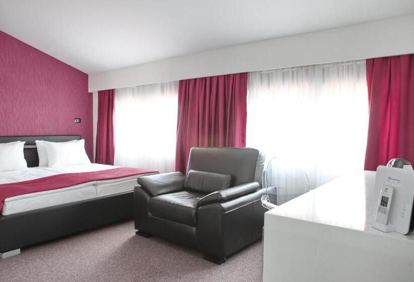 اتاق استاندارد با تخت بزرگ, Nova City Garni Hotel Signature Collection