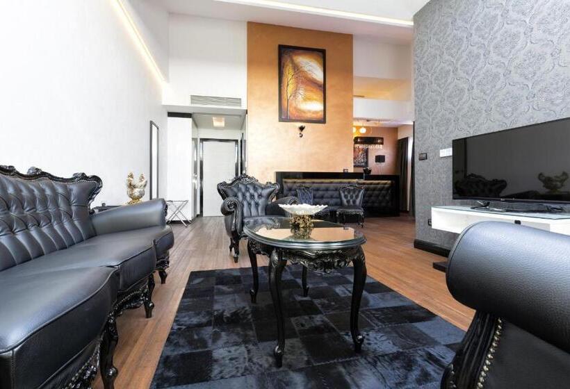 سوییت لوکس, Nova City Garni Hotel Signature Collection