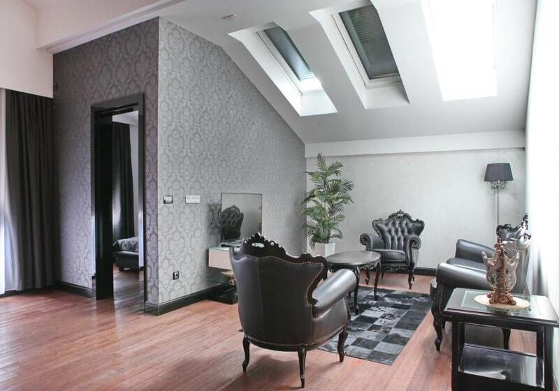 سوییت لوکس, Nova City Garni Hotel Signature Collection