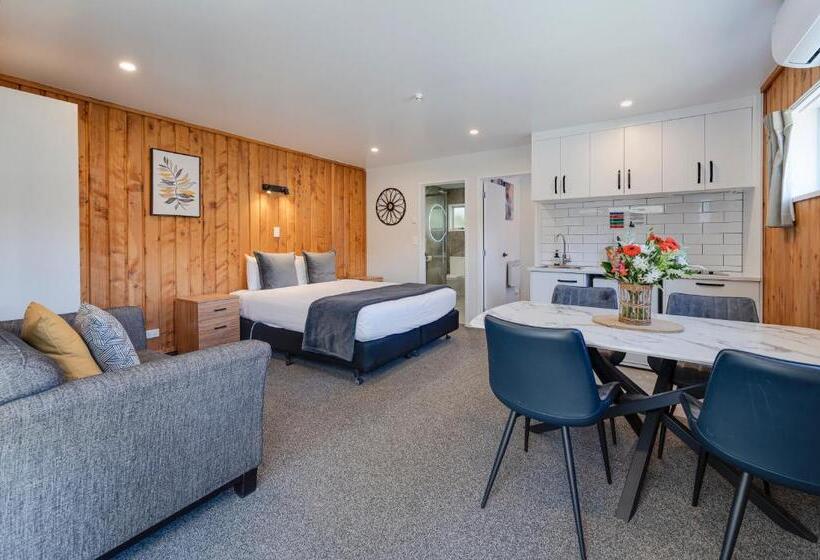 家庭工作室, Archway Motels & Chalets