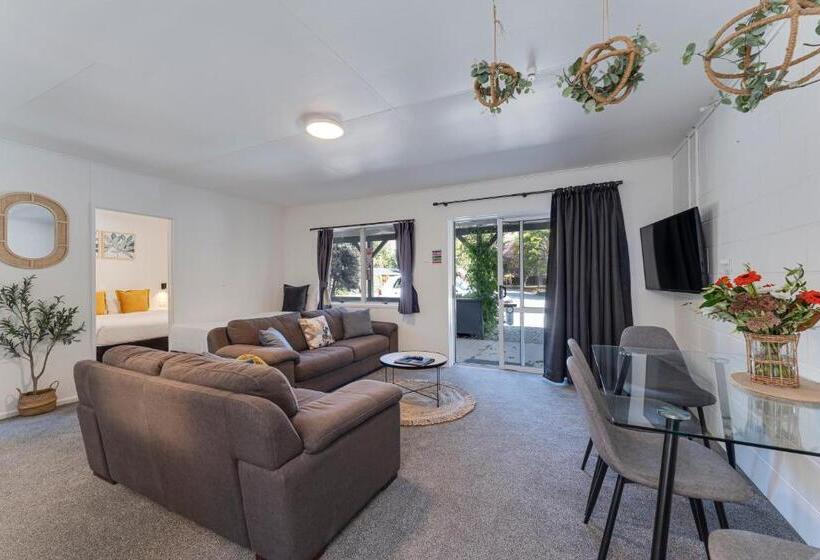 Апартаменты 2 Спальни, Archway Motels & Chalets
