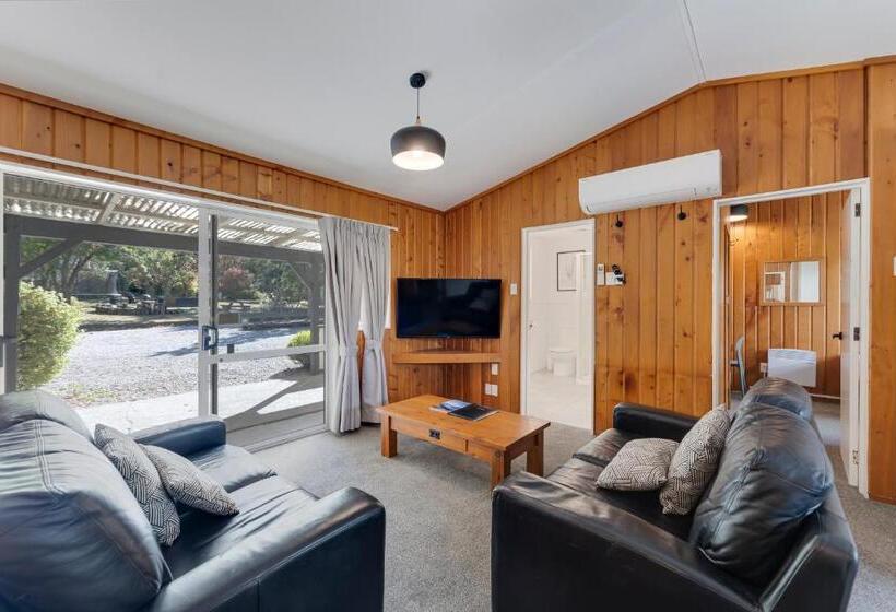 Апартаменты 3 Спальни, Archway Motels & Chalets