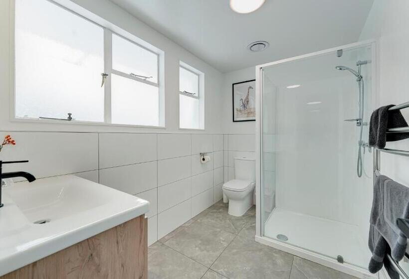 Апартаменты 3 Спальни, Archway Motels & Chalets