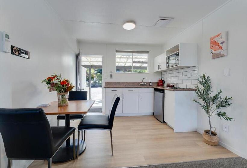 标准工作室, Archway Motels & Chalets