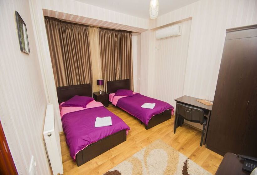 اتاق استاندارد با چشم‌انداز کوهستان, Light House City Center