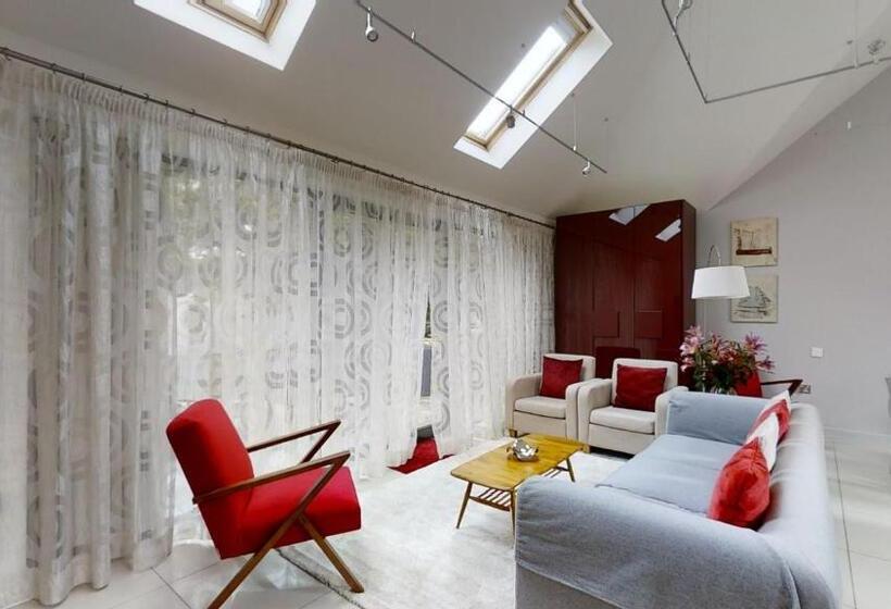 带2个卧室的公寓, South Lodge