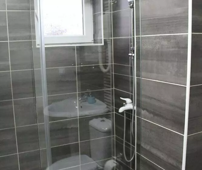 اتاق اکونومی یک تخته, Adria