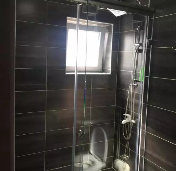 اتاق اکونومی یک تخته, Adria