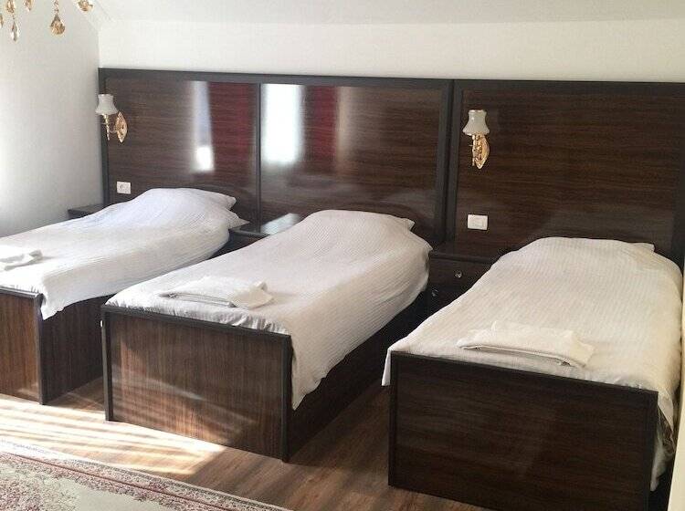 اتاق استاندارد سه نفره, Adria