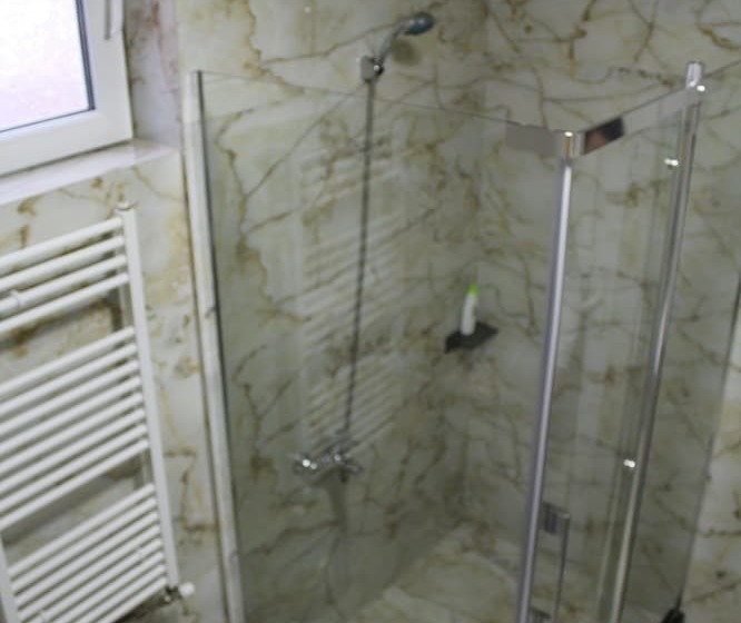 اتاق استاندارد, Adria