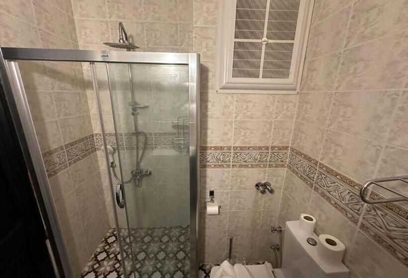 חדר משפחתי, Akkent Garden