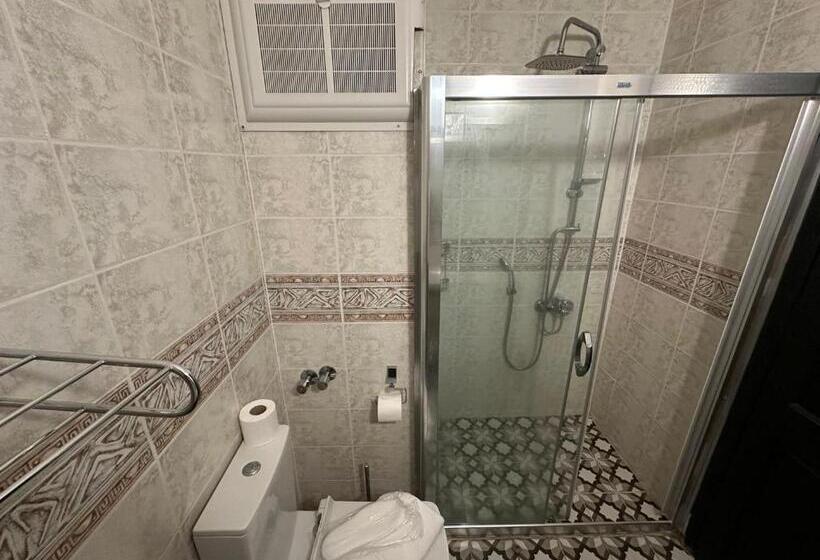 חדר משפחתי, Akkent Garden