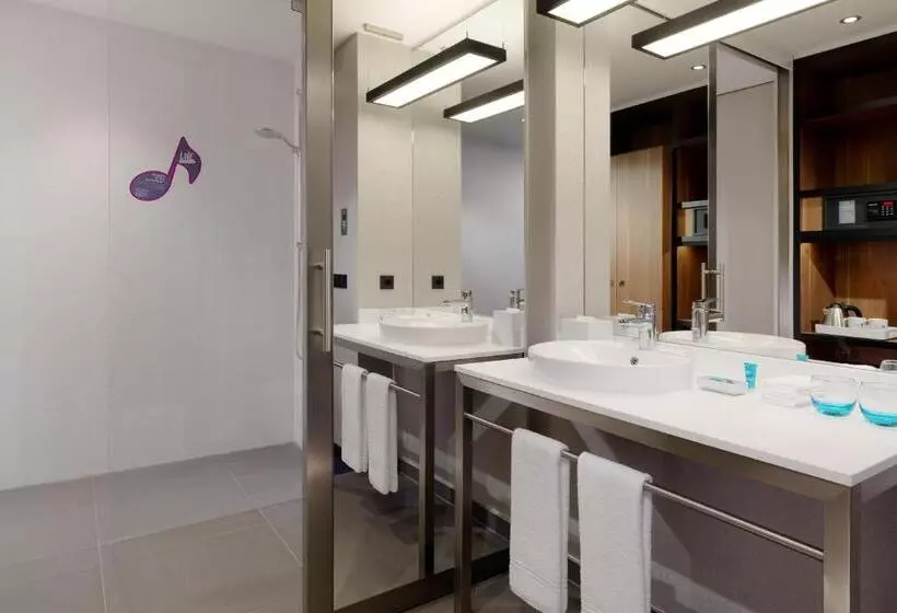 ペントハウスルーム, Aloft München
