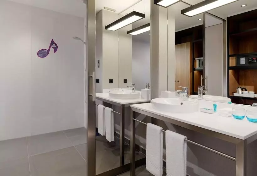 ２ダブルベッドのスタンダードルーム, Aloft München