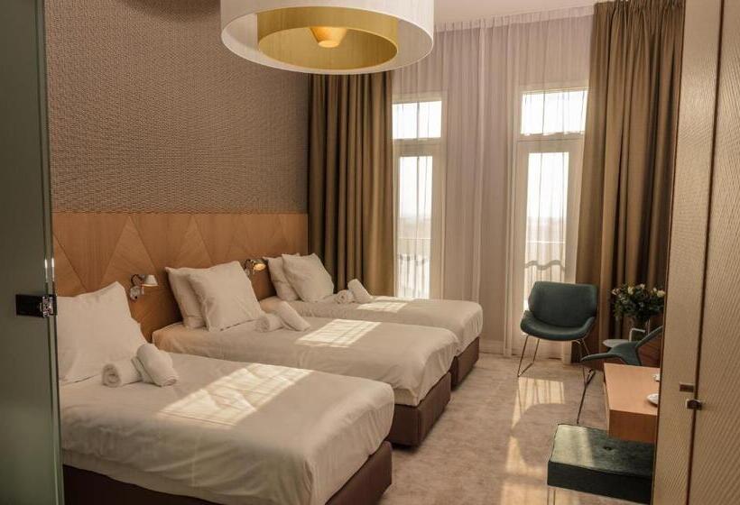 اتاق لوکس سه تخته با چشمانداز, Amadi Panorama