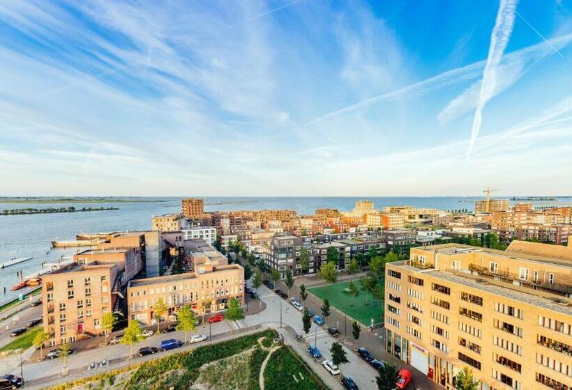 سوئیت جونیور با چشمانداز, Amadi Panorama