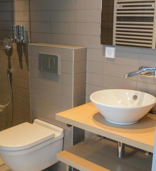 سوئیت جونیور با چشمانداز, Amadi Panorama