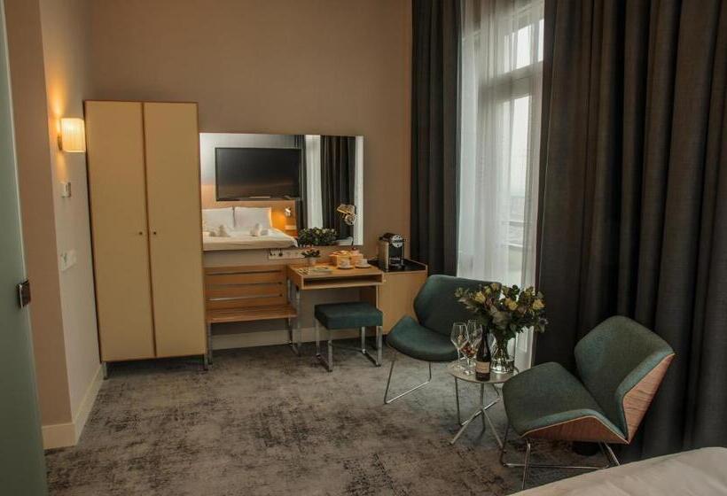 اتاق سوپریور با چشمانداز, Amadi Panorama