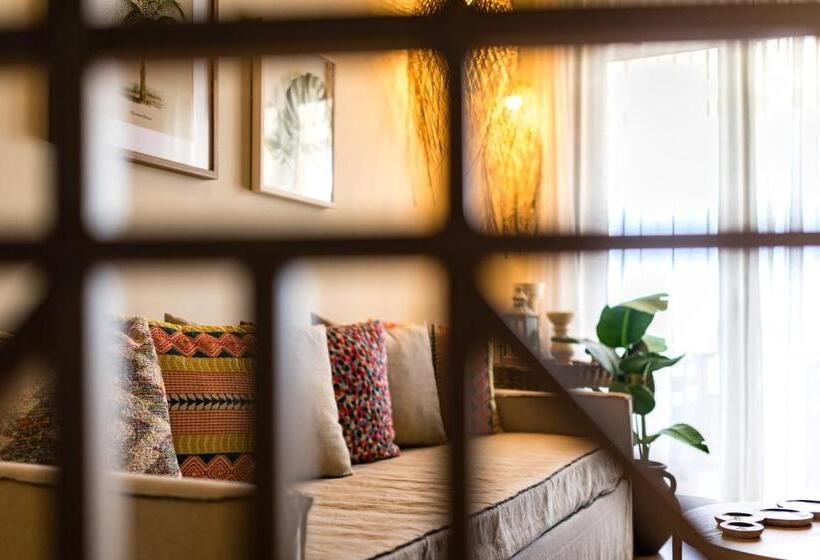 스위트, Anthemion Suites And Villas