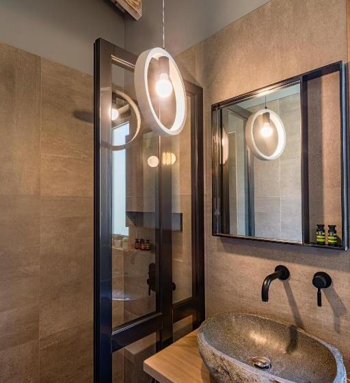 스위트, Anthemion Suites And Villas