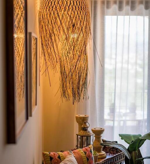 스위트, Anthemion Suites And Villas