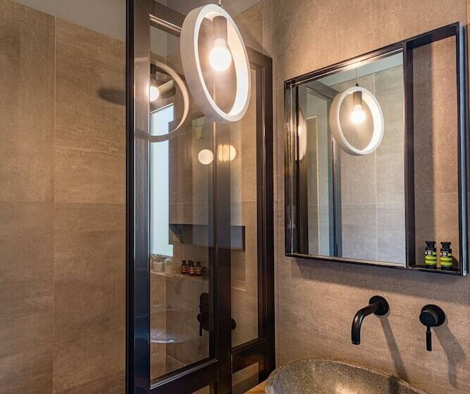 스위트, Anthemion Suites And Villas