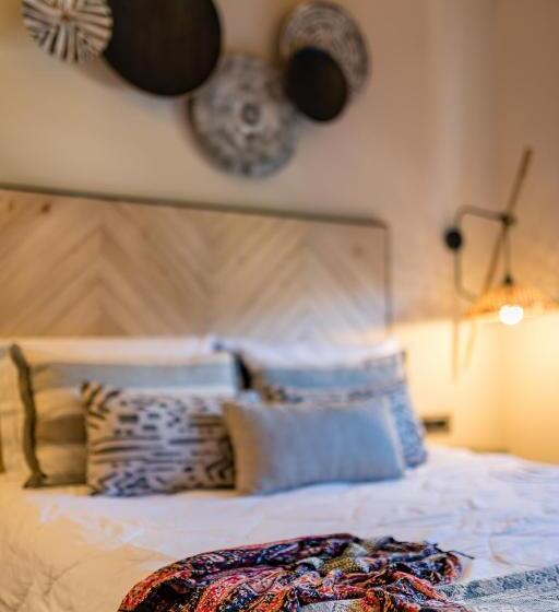 스위트, Anthemion Suites And Villas