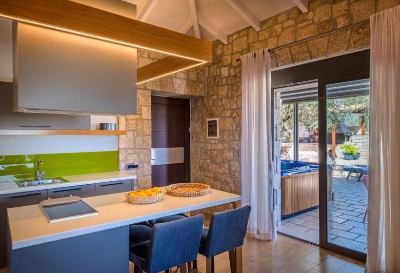 디럭스 자쿠지룸, Anthemion Suites And Villas