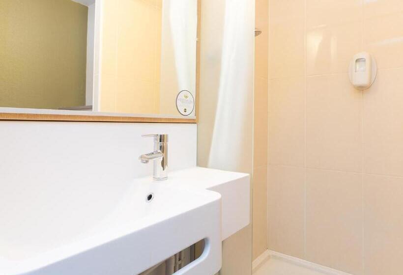 Номер Стандарт Трехместный, B&b Hotel Mulhouse Centre