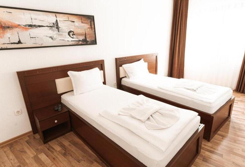 اتاق خانوادگی, Centrum Prizren