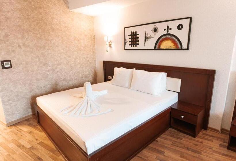 اتاق خانوادگی, Centrum Prizren