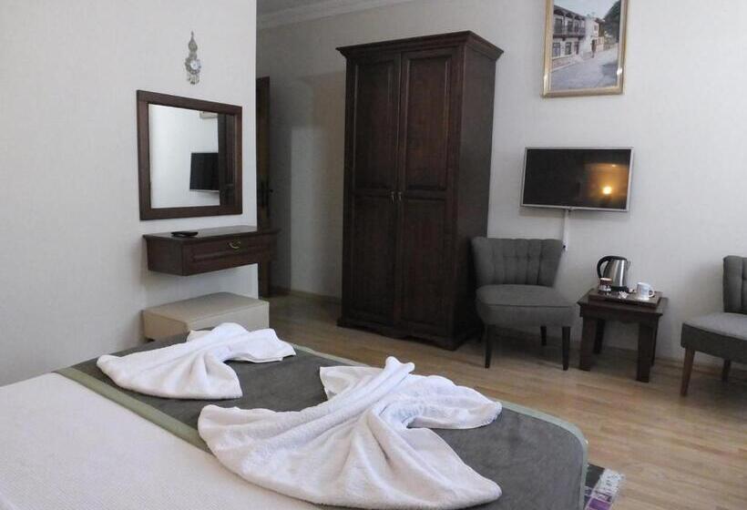 اتاق لوکس سه تخته, Hadrian Gate