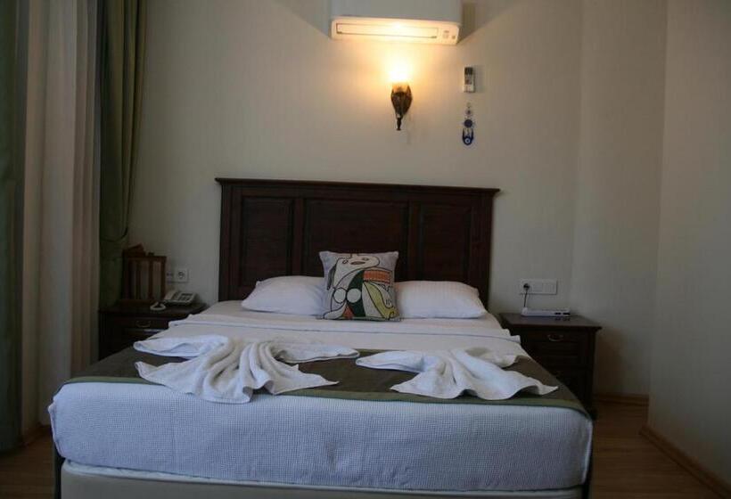 سوییت خانوادگی, Hadrian Gate