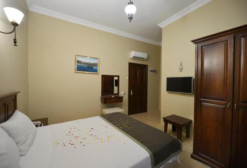 سوییت خانوادگی, Hadrian Gate