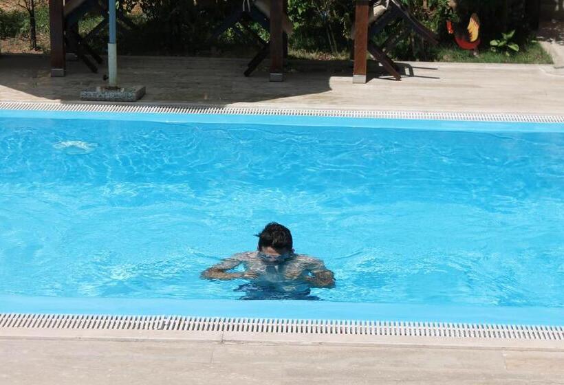 اتاق لوکس چهار تخته, Hadrian Gate