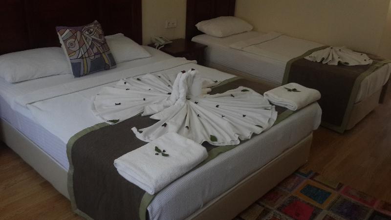 اتاق لوکس چهار تخته, Hadrian Gate