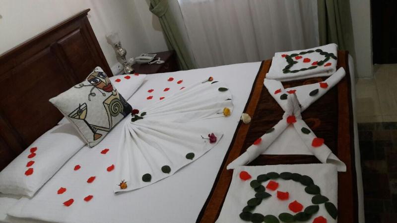 اتاق لوکس, Hadrian Gate