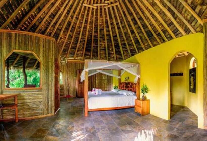 بنجلو قياسى, Luna Lodge