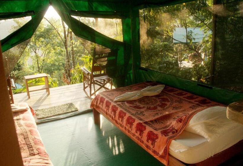 كوخ قياسي, Luna Lodge