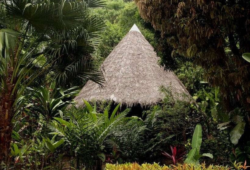 بنجلو قياسى, Luna Lodge