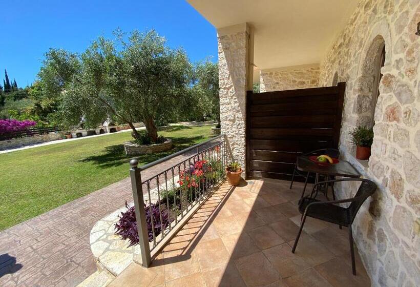 デラックスルーム, Mikros Paradisos